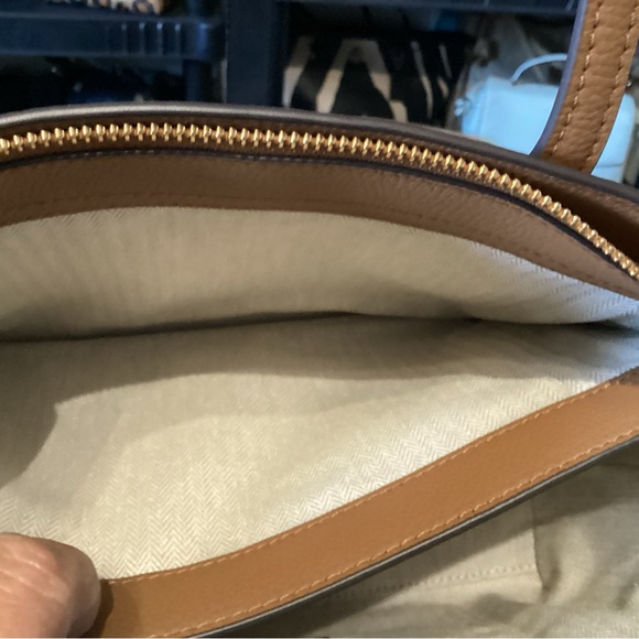 Tory Burch NWT camel brown pebbled shoulder bag with gold hardware - Picture 10 of 16